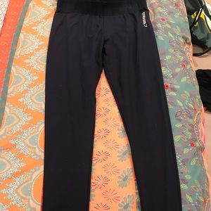 Gym shark leggings